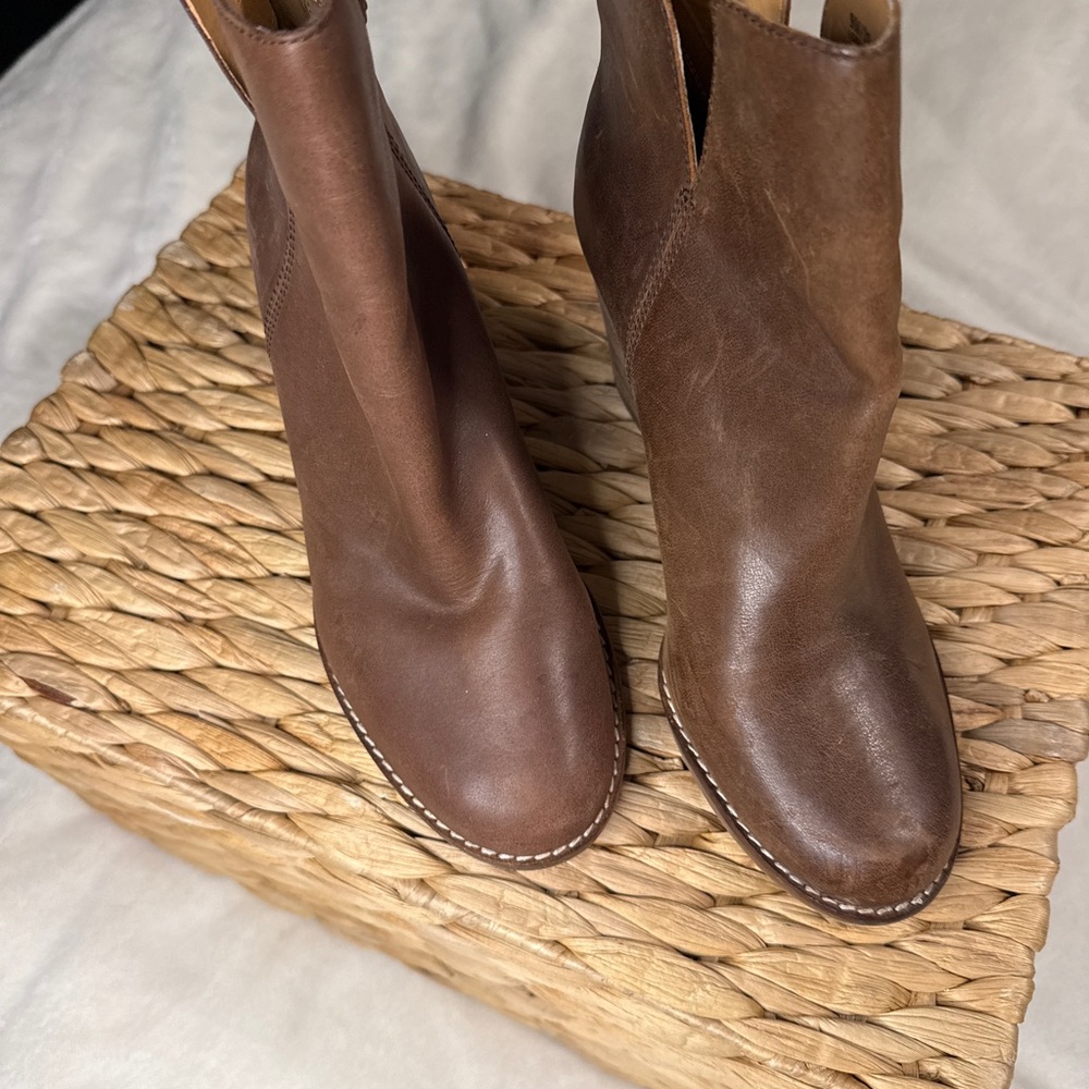 Lucky Brand Yolene Brown Leather Wedge Ankle Boots Booties Size 9M / 39